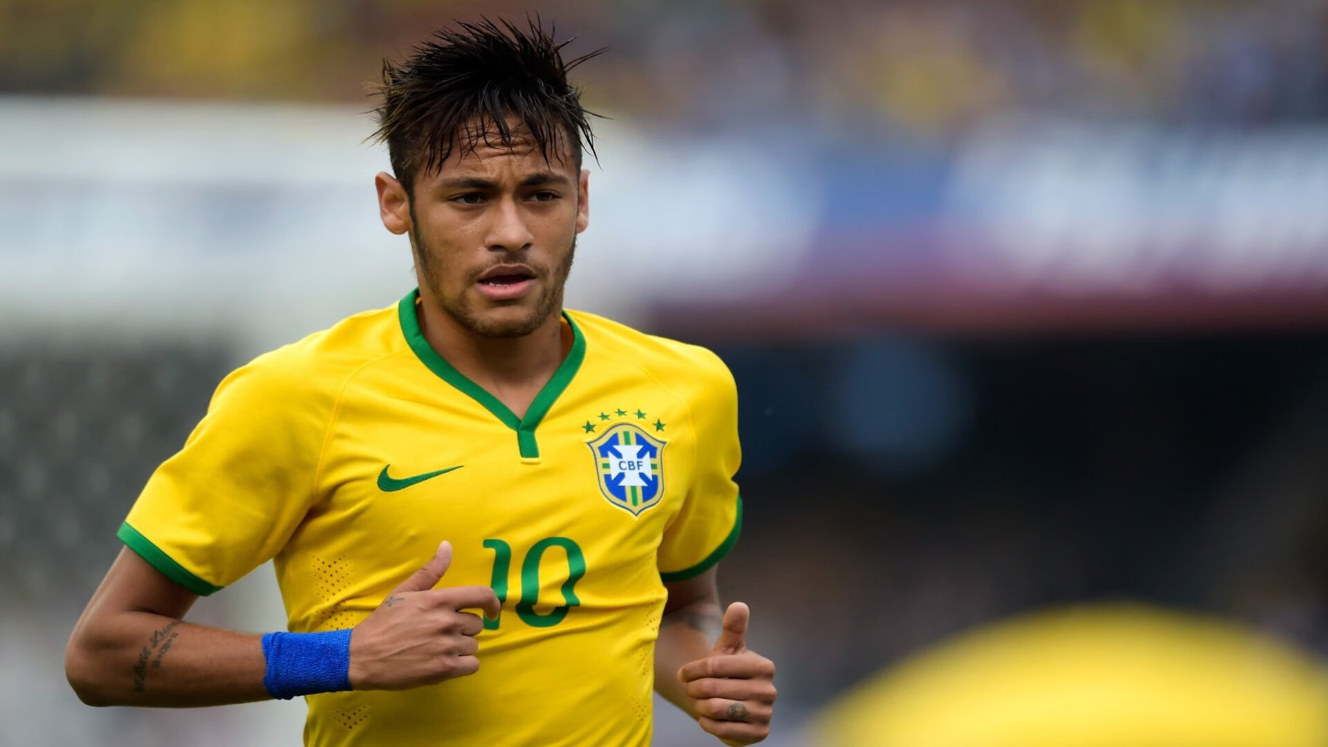 “马科斯·梅特罗的速度与力量，成为阿根廷美洲狮队防守的坚实保障”