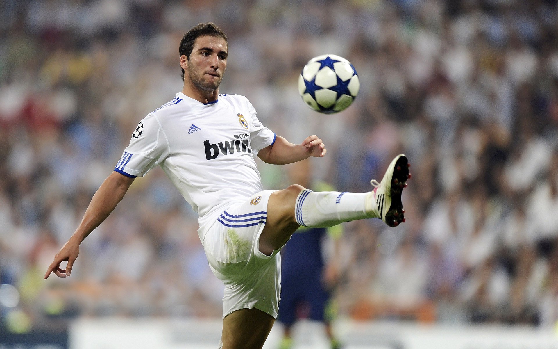 足球改革方案包含裁判独立委员会提升专业程度，足球体制改革