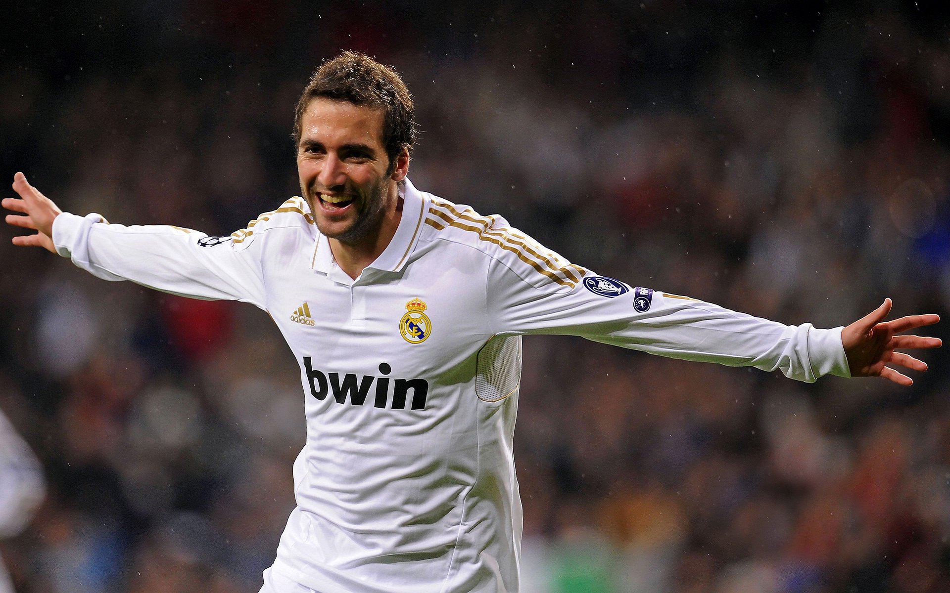 球迷组织与俱乐部合作开展社区服务项目加强互动，社区球队